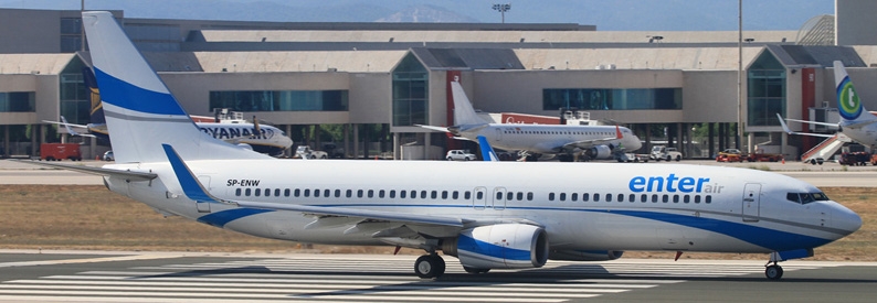 Enter Air Boeing 737-800